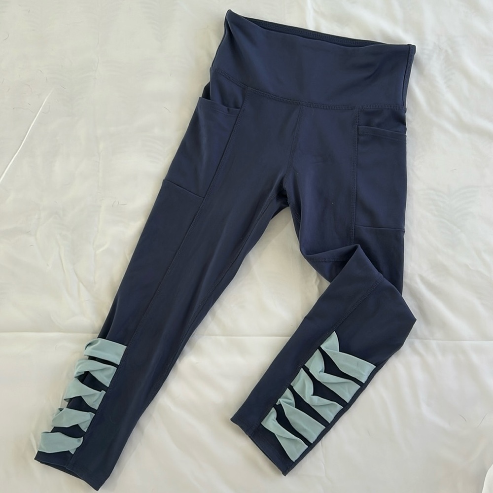 Freely women’s/girl's marine/lt blue leggings, size S, capri style, sportswear
